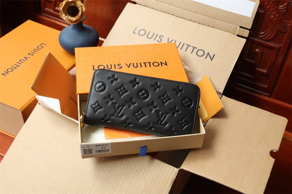 Louis Vuitton wallet M81510 Coussin 2025 new 